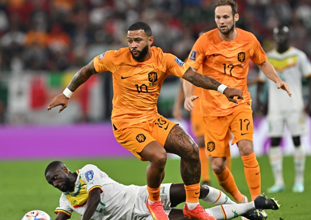 塞内加尔轻取乌拉圭，加维扛起全队