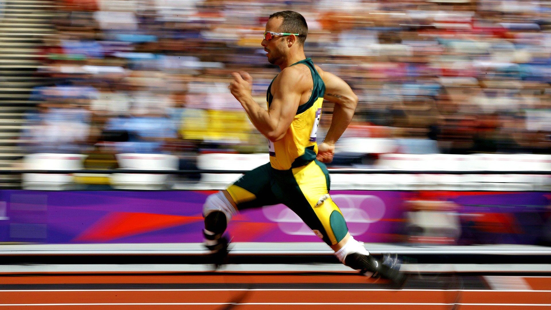 奇迹与天赋的交响，红牛二队上演卫星逆袭，拉塞尔雨中铸就高光传奇