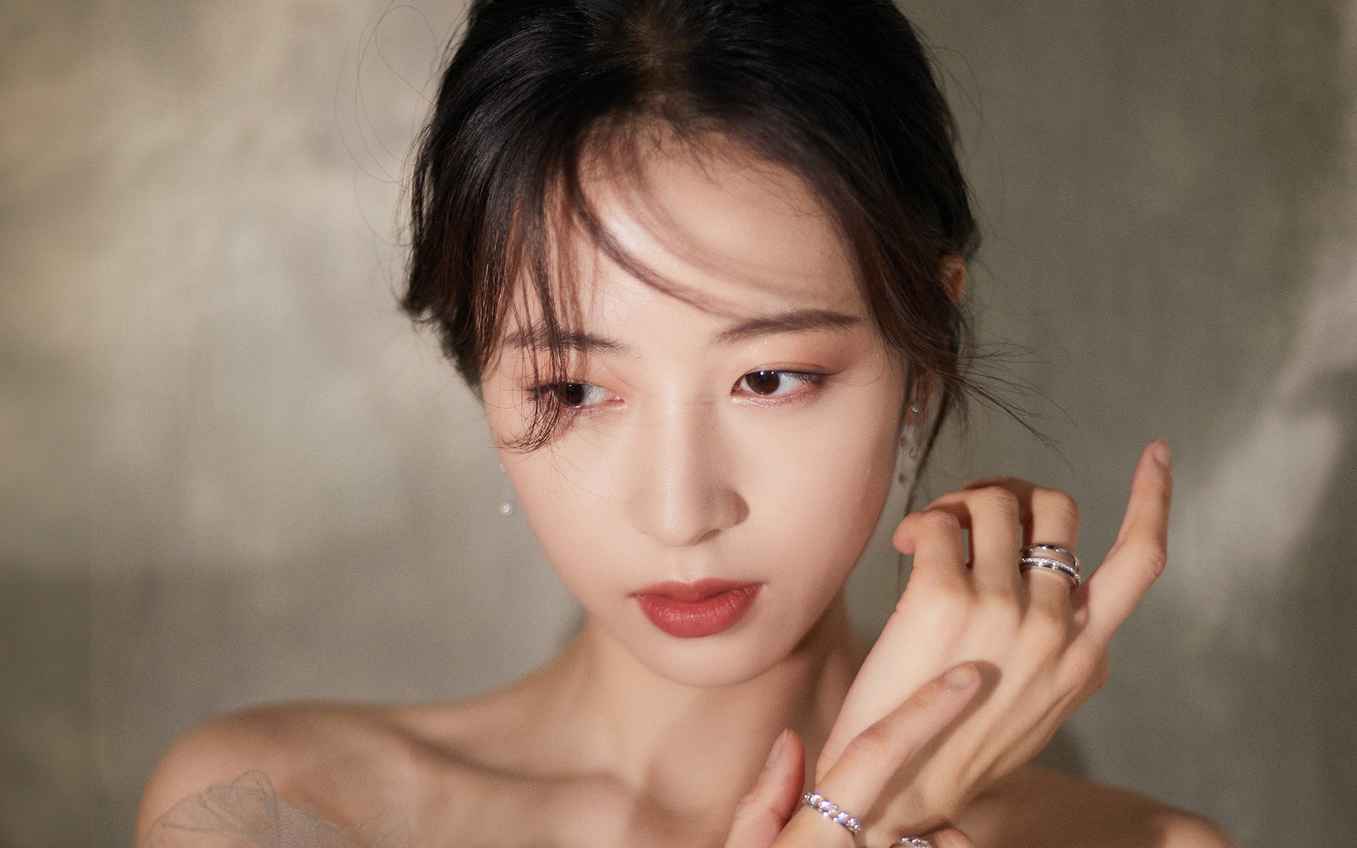 爱游戏在线-防守的两极，杰伦格林的火热爆发与步行者的冰封锁死